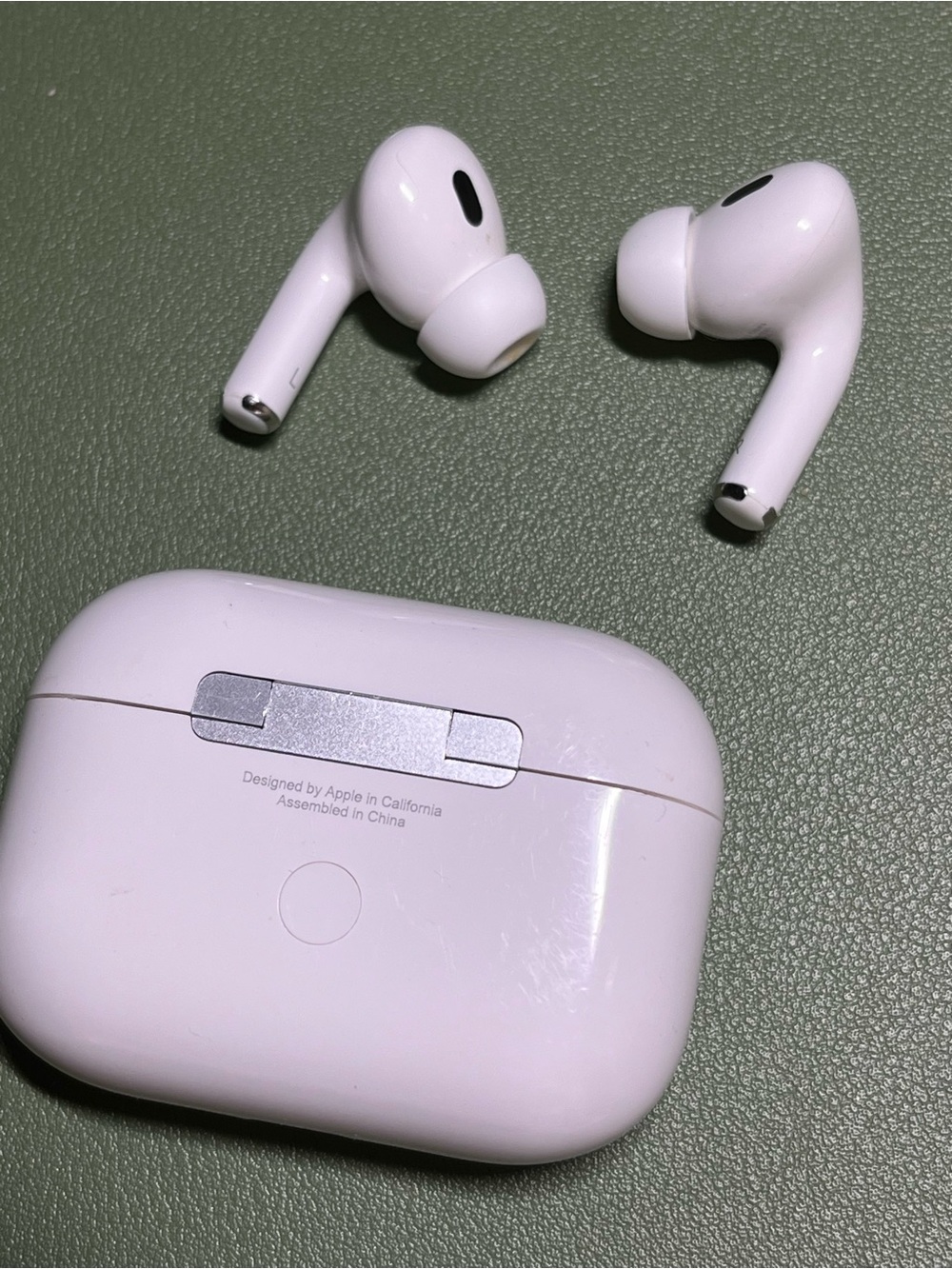 Apple Airpods 2nd generation - Picture 2 of 3